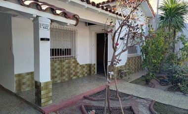 CASA T/CHALET DE 3 DORM. COCHERA, PATIO, QUINCHO