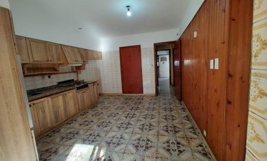 CASA T/CHALET DE 3 DORM. COCHERA, PATIO, QUINCHO