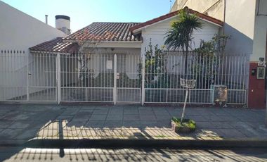 CASA T/CHALET DE 3 DORM. COCHERA, PATIO, QUINCHO