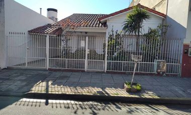CASA T/CHALET DE 3 DORM. COCHERA, PATIO, QUINCHO