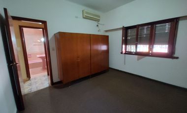 CASA T/CHALET DE 3 DORM. COCHERA, PATIO, QUINCHO