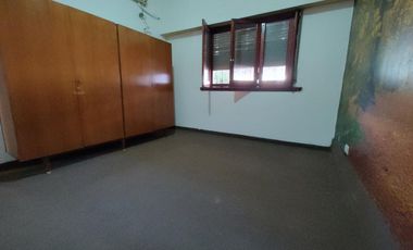 CASA T/CHALET DE 3 DORM. COCHERA, PATIO, QUINCHO