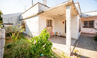 VENTA DE 2 CASAS MAS LOCAL EN ALVAREZ APTO CREDITO