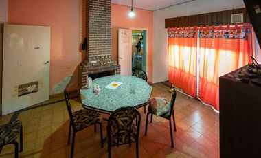 VENTA DE 2 CASAS MAS LOCAL EN ALVAREZ APTO CREDITO