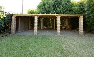 CASA EN VENTA EN OLIVEROS QUINCHO PILETA PARRILLA
