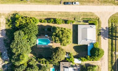 CASA EN VENTA EN OLIVEROS QUINCHO PILETA PARRILLA