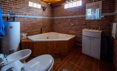 CASA EN VENTA EN OLIVEROS QUINCHO PILETA PARRILLA
