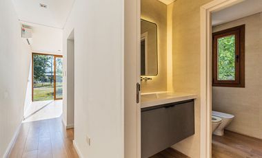 CASA EN VENTA EN UNA SOLA PLANTA 3 DORMIS Y PILETA