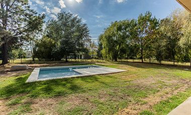 CASA EN VENTA EN UNA SOLA PLANTA 3 DORMIS Y PILETA