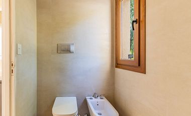 CASA EN VENTA EN UNA SOLA PLANTA 3 DORMIS Y PILETA