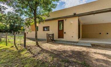 CASA EN VENTA EN UNA SOLA PLANTA 3 DORMIS Y PILETA
