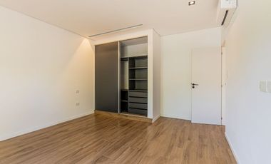 CASA EN VENTA EN UNA SOLA PLANTA 3 DORMIS Y PILETA