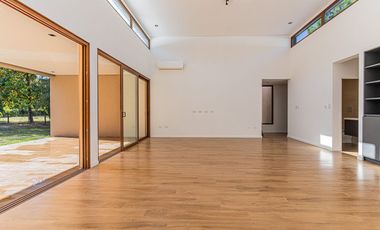 CASA EN VENTA EN UNA SOLA PLANTA 3 DORMIS Y PILETA