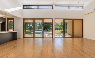 CASA EN VENTA EN UNA SOLA PLANTA 3 DORMIS Y PILETA