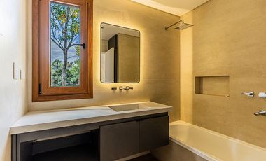 CASA EN VENTA EN UNA SOLA PLANTA 3 DORMIS Y PILETA