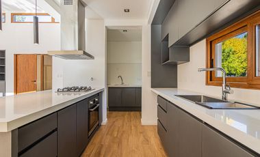 CASA EN VENTA EN UNA SOLA PLANTA 3 DORMIS Y PILETA
