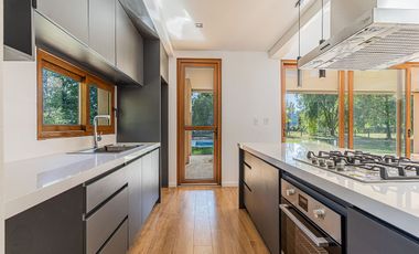 CASA EN VENTA EN UNA SOLA PLANTA 3 DORMIS Y PILETA