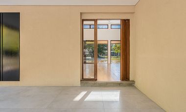 CASA EN VENTA EN UNA SOLA PLANTA 3 DORMIS Y PILETA