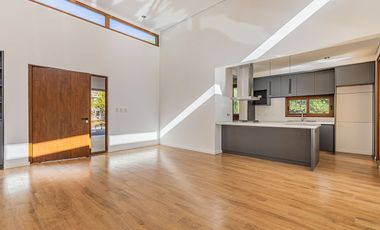 CASA EN VENTA EN UNA SOLA PLANTA 3 DORMIS Y PILETA