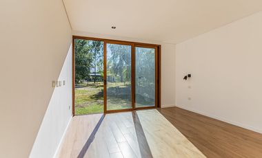 CASA EN VENTA EN UNA SOLA PLANTA 3 DORMIS Y PILETA