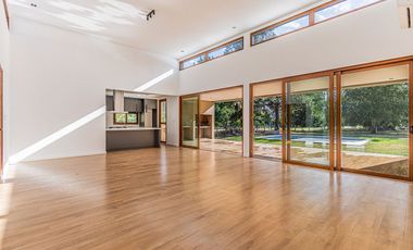 CASA EN VENTA EN UNA SOLA PLANTA 3 DORMIS Y PILETA
