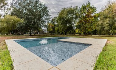 CASA EN VENTA EN UNA SOLA PLANTA 3 DORMIS Y PILETA