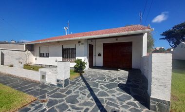 VENTA CASA 3 AMB CON GRAN PARQUE CERCA DE LA COSTA