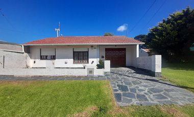 VENTA CASA 3 AMB CON GRAN PARQUE CERCA DE LA COSTA