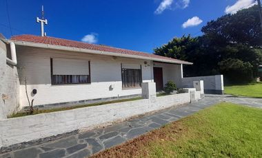 VENTA CASA 3 AMB CON GRAN PARQUE CERCA DE LA COSTA