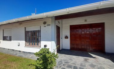 VENTA CASA 3 AMB CON GRAN PARQUE CERCA DE LA COSTA