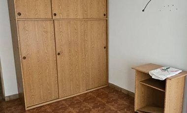 Casa tres dorm., excelente estado. Barrio Grandoli