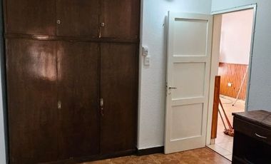 Casa tres dorm., excelente estado. Barrio Grandoli