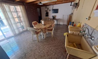 venta casa 3 ambientes con jardín en Santa Clara
