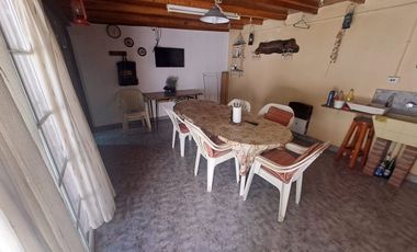 venta casa 3 ambientes con jardín en Santa Clara