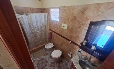 venta casa 3 ambientes con jardín en Santa Clara