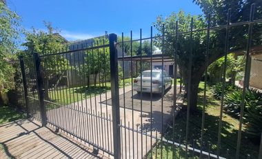 venta casa 3 ambientes con jardín en Santa Clara