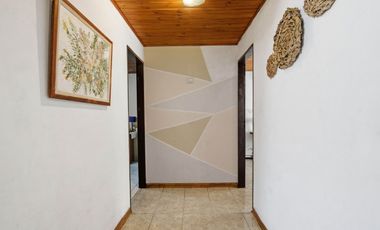 Casa 5 ambientes en venta en Burzaco con jardín