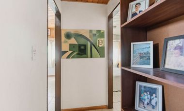 Casa 5 ambientes en venta en Burzaco con jardín