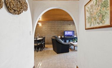 Casa 5 ambientes en venta en Burzaco con jardín