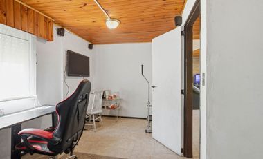 Casa 5 ambientes en venta en Burzaco con jardín