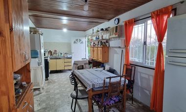 Casa elevada con amplio terreno en Arroyo Leyes