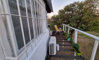 Casa elevada con amplio terreno en Arroyo Leyes