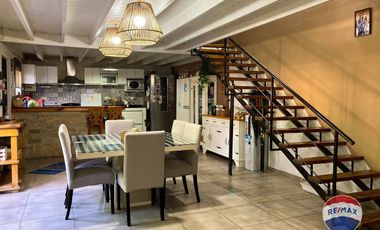 CASA 4 AMBIENTES EN VENTA EN LA UNION CON PILETA