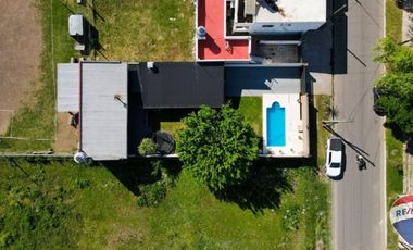CASA 4 AMBIENTES EN VENTA EN LA UNION CON PILETA