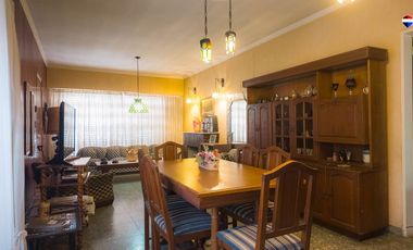 VENTA CASA 4 AMB COCHERA PATIO PARRILLA