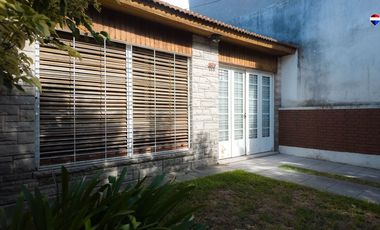 VENTA CASA 4 AMB COCHERA PATIO PARRILLA