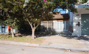 VENTA CASA 4 AMB COCHERA PATIO PARRILLA