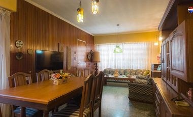 VENTA CASA 4 AMB COCHERA PATIO PARRILLA