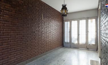 VENTA CASA 4 AMB COCHERA PATIO PARRILLA