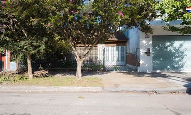 VENTA CASA 4 AMB COCHERA PATIO PARRILLA
